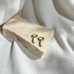Single large marble tube hoop gold | Label Kiki