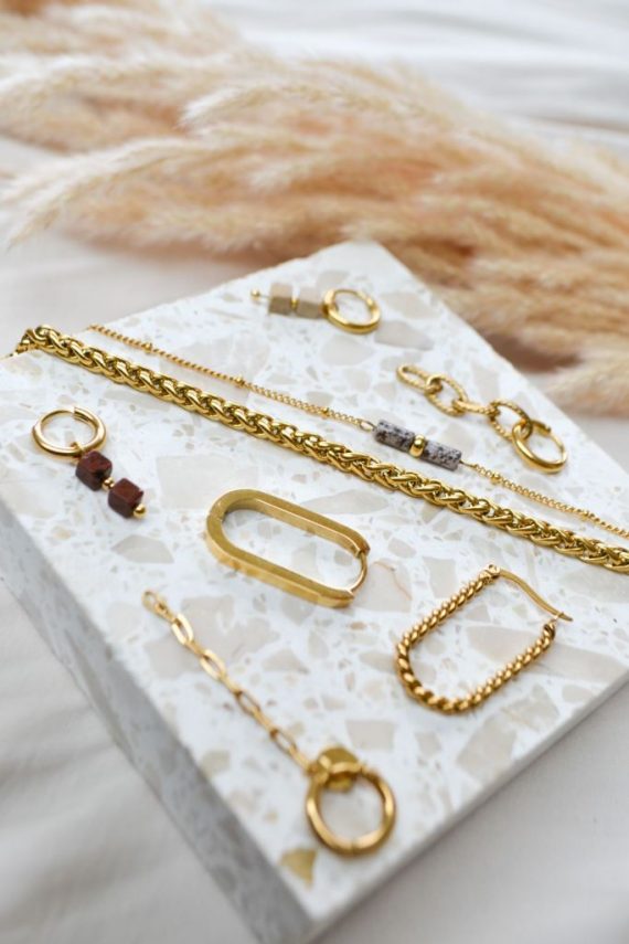 Burgundy cube hoop gold | Label Kiki - Afbeelding 3
