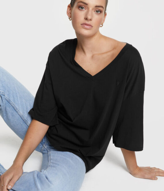 Oversized v-neck t-shirt | Alix the label