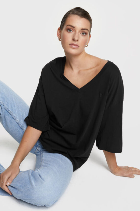 Oversized v-neck t-shirt | Alix the label