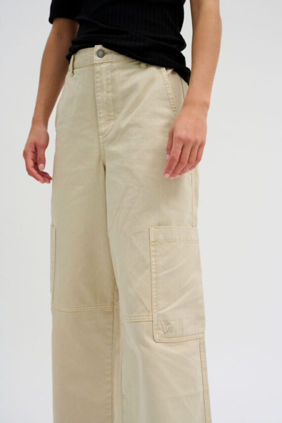 Astamw broek | My essential wardrobe