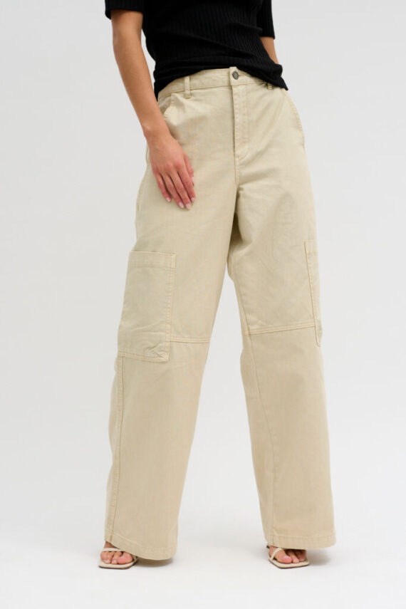 Astamw broek | My essential wardrobe
