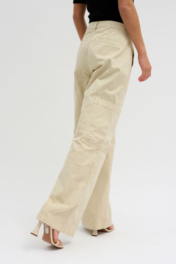 Astamw broek | My essential wardrobe