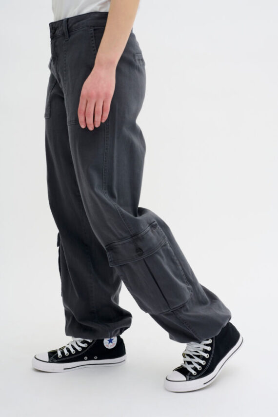 Laramw cargo My essential wardrobe