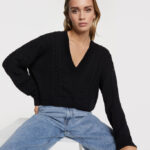 Cropped v-neck top black | Alix the label