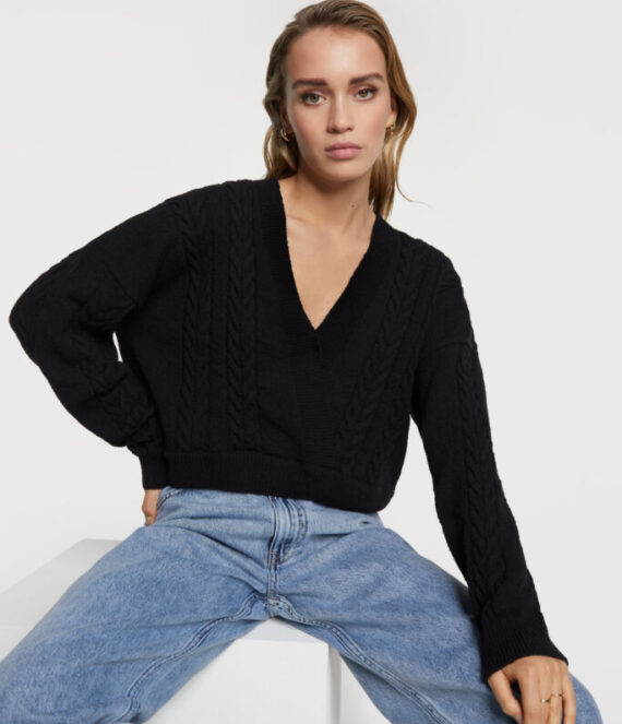 Cropped v-neck top black | Alix the label