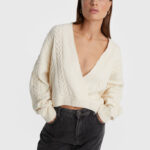 Cropped v-neck top cream | Alix the label