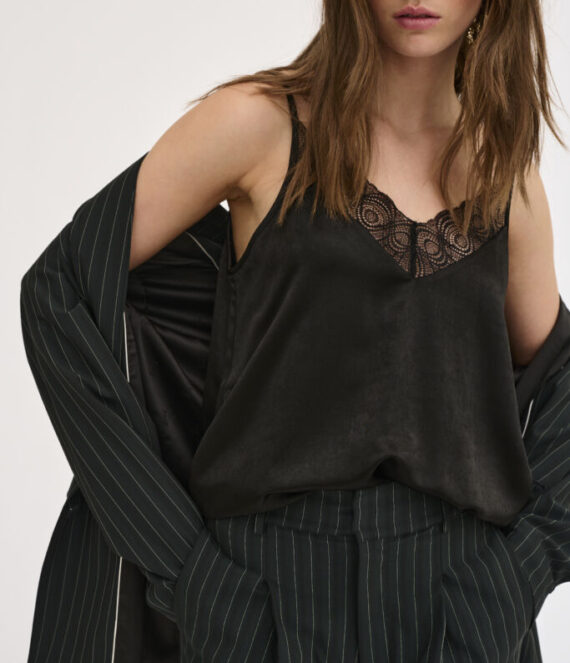 Estellemw lace top | My essential wardrobe