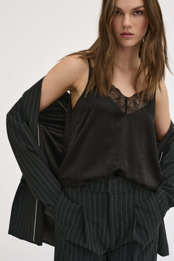 Estellemw lace top | My essential wardrobe