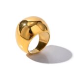 Next in play ring | Folie a trois