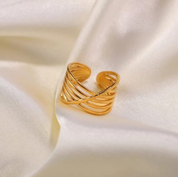 World through art ring | Folie a trois