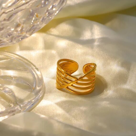World through art ring | Folie a trois
