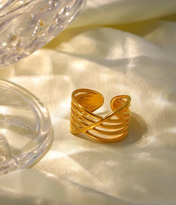 World through art ring | Folie a trois