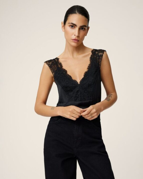 Mschadienna zwart | Moss Copenhagen