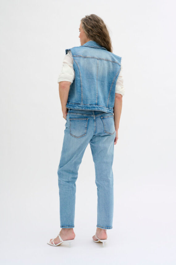 Dangomw vest | My essential wardrobe