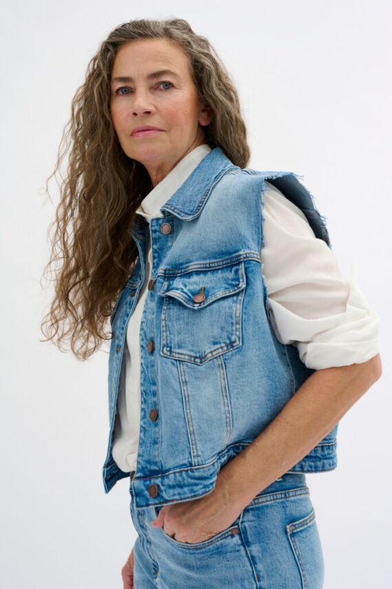Dangomw vest My essential wardrobe