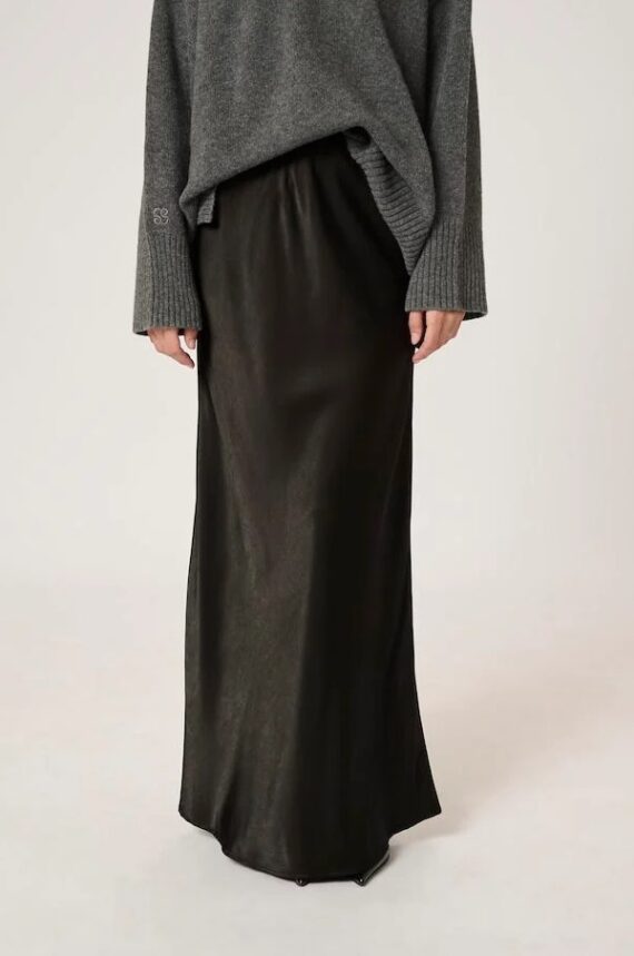 Estellemw rok zwart My essential wardrobe