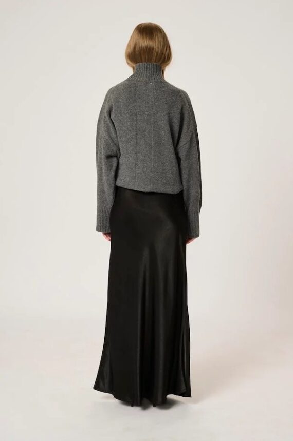 Estellemw rok zwart My essential wardrobe