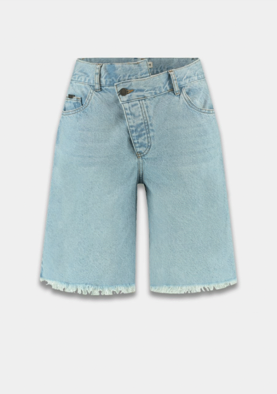 Dionne shorts Harper and Yve